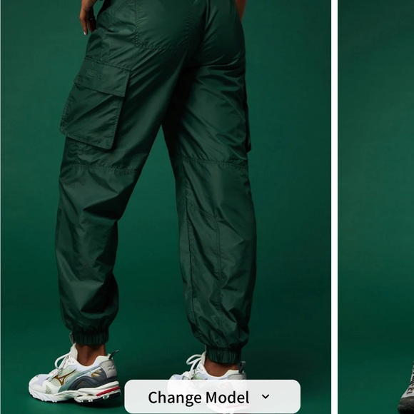 FABLETICS LIGHTWEIGHT CARGO JOGGER In EVERSHINE PINE - Picture 3 of 3